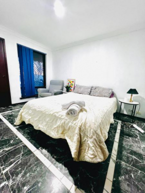 Affordable Beautiful Queen Bedroom Near City Swan River Fremantle University